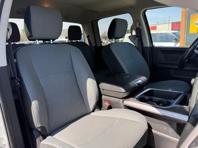 2021 Ram 1500 Classic CREW CAB! CLEAN CARFAX! 4X4! BRAND NEW BFG - Photo 22