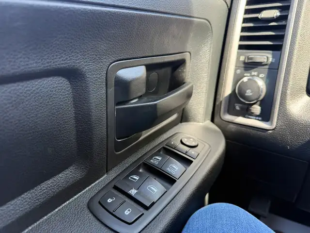 2021 Ram 1500 Classic CREW CAB! CLEAN CARFAX! 4X4! BRAND NEW BFG - Photo 25