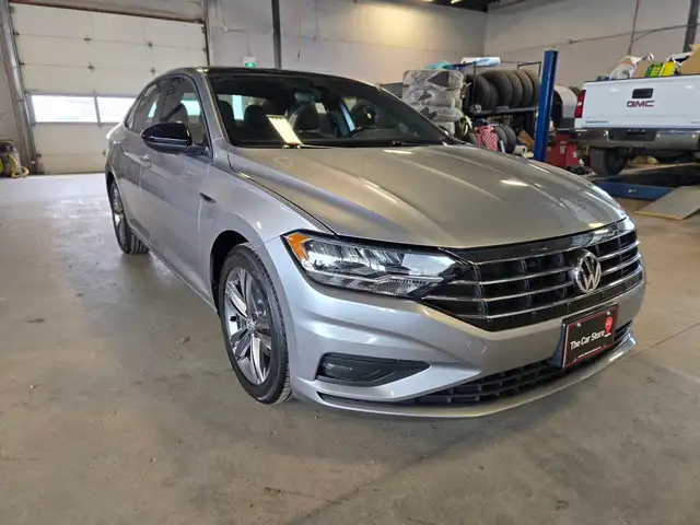 2019 Volkswagen Jetta Highline R-Line | Manual | Clean Title - Photo 3