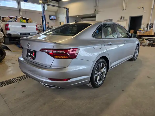 2019 Volkswagen Jetta Highline R-Line | Manual | Clean Title - Photo 5