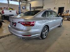 2019 Volkswagen Jetta Highline R-Line | Manual | Clean Title - Photo 5