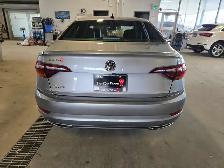 2019 Volkswagen Jetta Highline R-Line | Manual | Clean Title - Photo 6