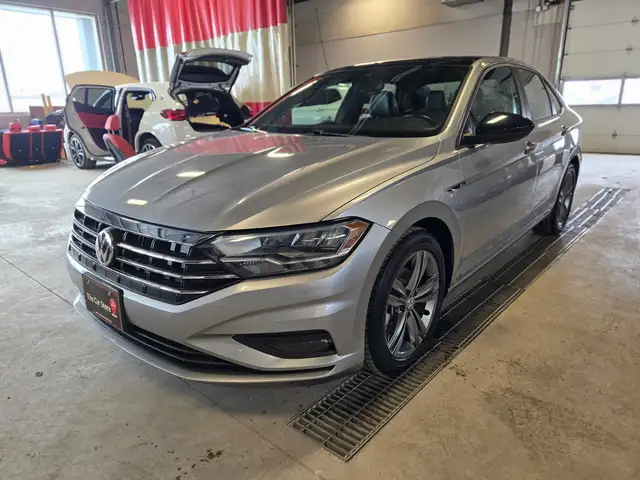 2019 Volkswagen Jetta Highline R-Line | Manual | Clean Title - Photo 9