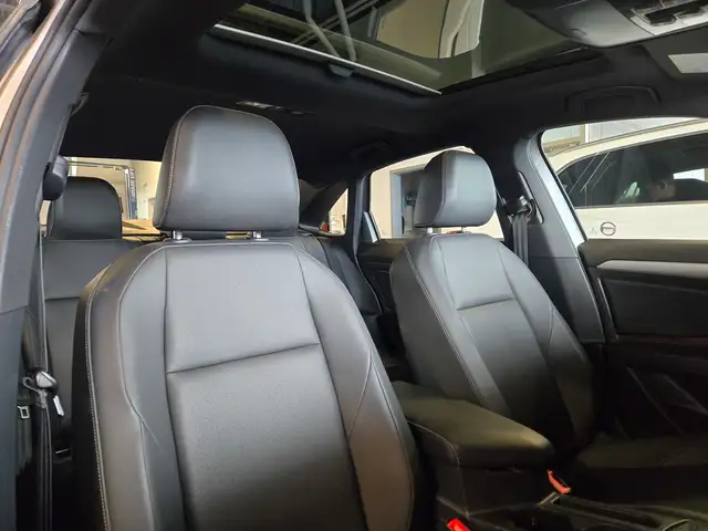 2019 Volkswagen Jetta Highline R-Line | Manual | Clean Title - Photo 13