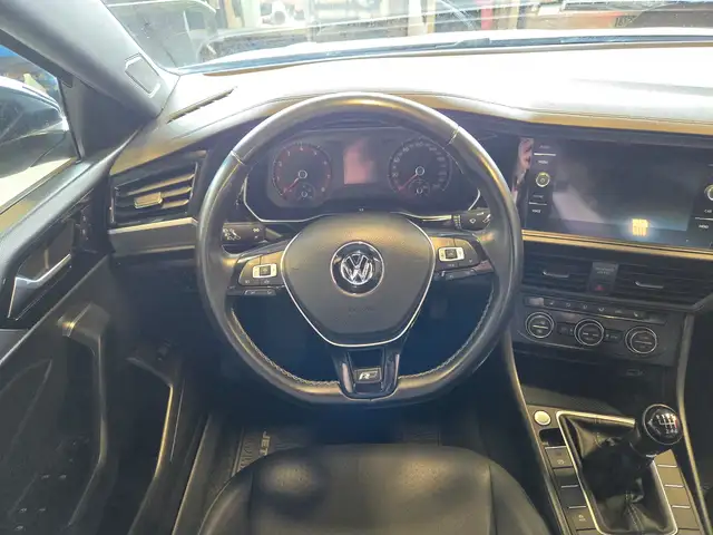 2019 Volkswagen Jetta Highline R-Line | Manual | Clean Title - Photo 17