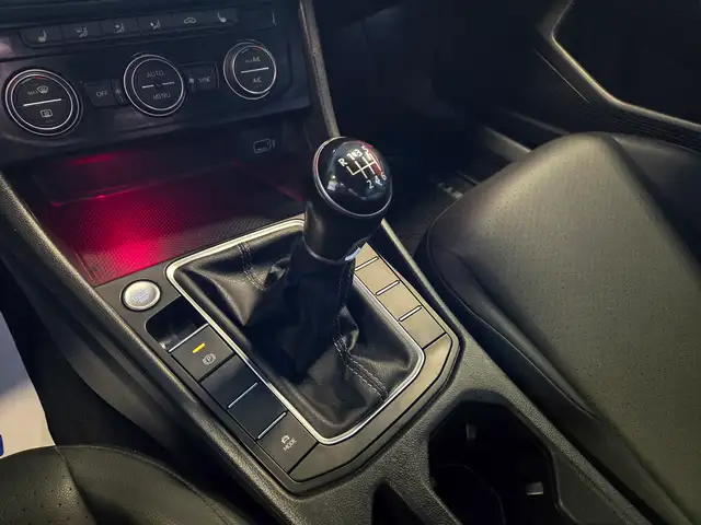 2019 Volkswagen Jetta Highline R-Line | Manual | Clean Title - Photo 18