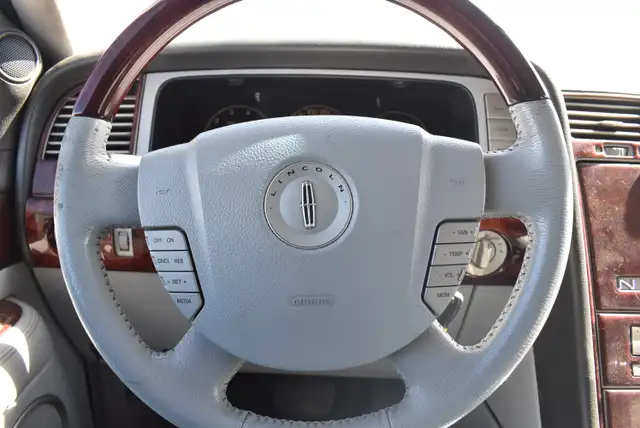 2005 Lincoln Navigator - Photo 11