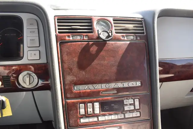 2005 Lincoln Navigator - Photo 12