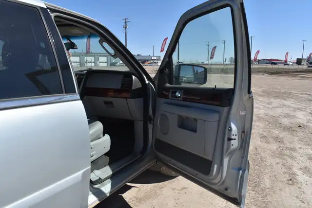 2005 Lincoln Navigator - Photo 28