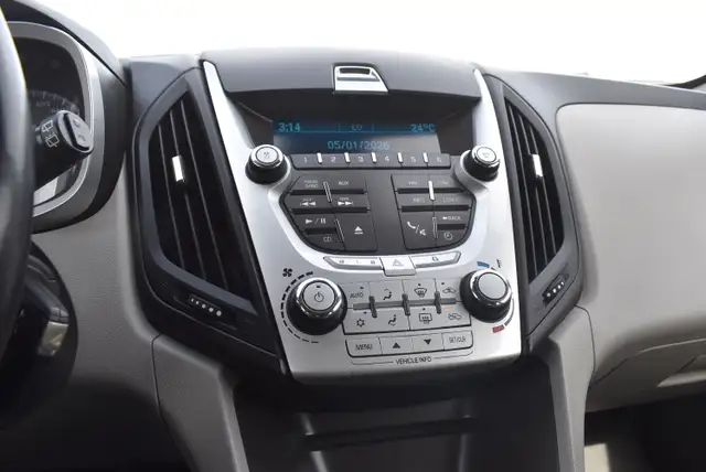2010 Chevrolet Equinox LT - Photo 10