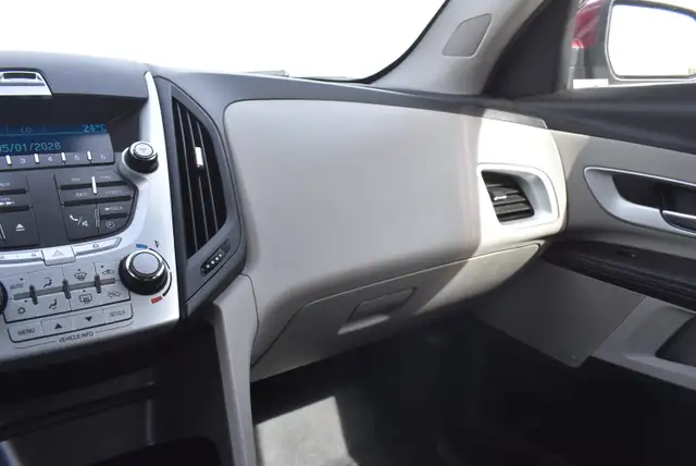 2010 Chevrolet Equinox LT - Photo 12
