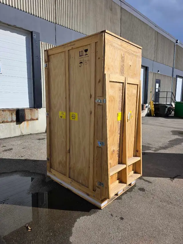 Empty Wood Crates / boxes
