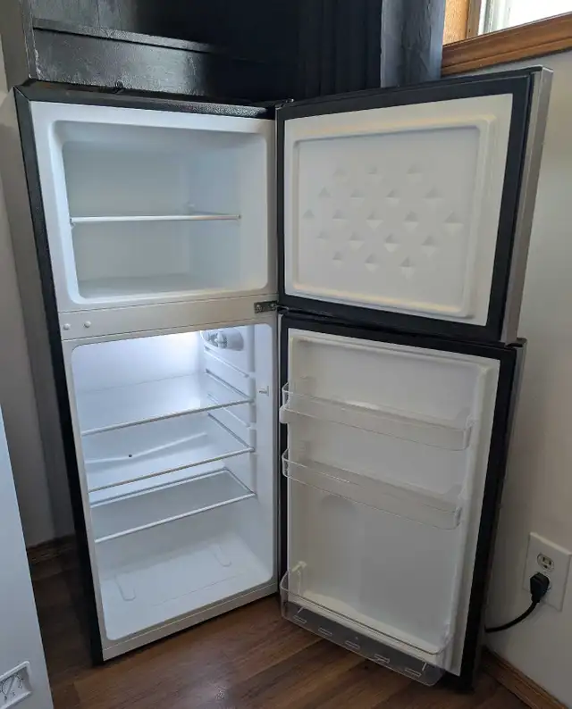 ROOM FOR RENT - Photo 2