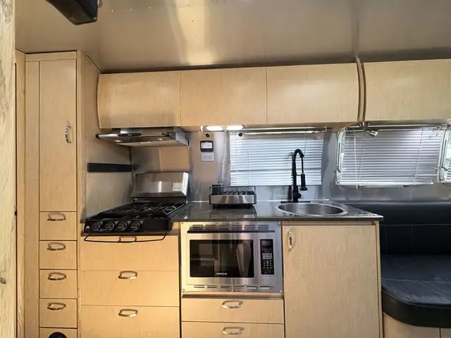 2014 Airstream 30FBQ BUNK - Photo 15