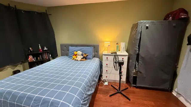 Furnished room mins from Square One (Females Only) available Jun