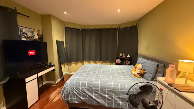 Furnished room mins from Square One (Females Only) available Jun - Photo 3