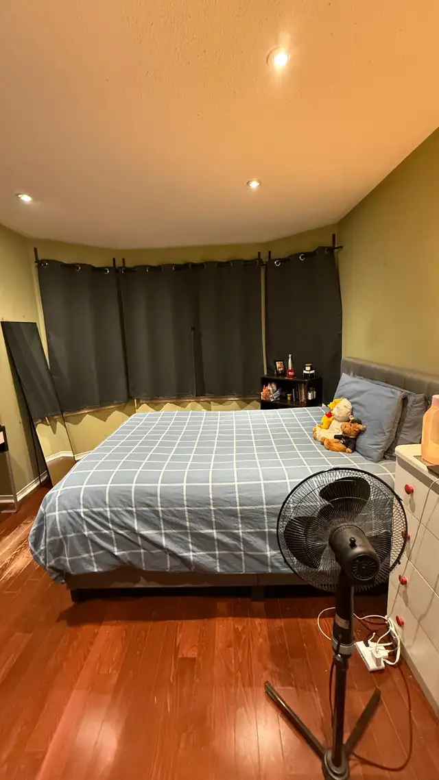 Furnished room mins from Square One (Females Only) available Jun - Photo 5