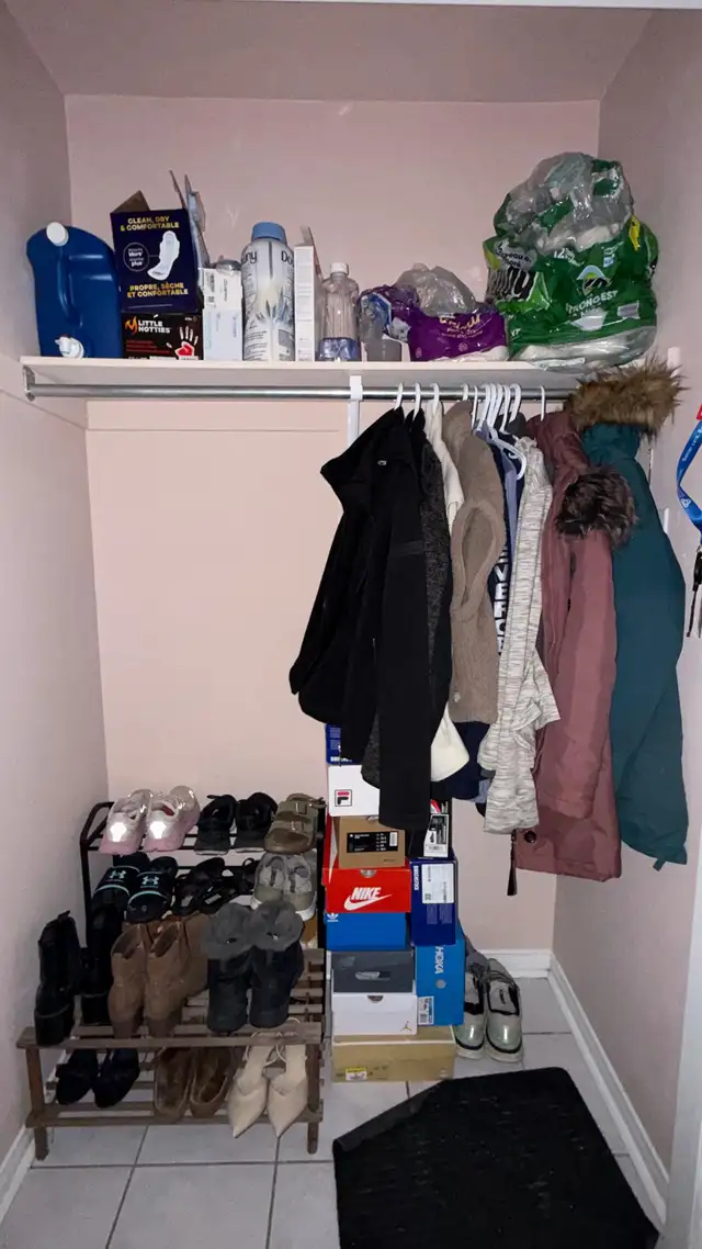 Furnished room mins from Square One (Females Only) available Jun - Photo 6