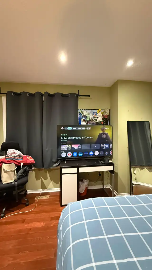 Furnished room mins from Square One (Females Only) available Jun - Photo 7