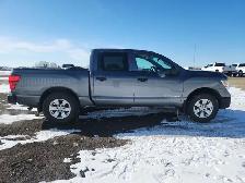 2017 Nissan Titan - Photo 7