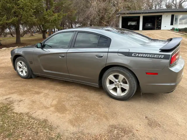 2011 Dodge Charger - Photo 2
