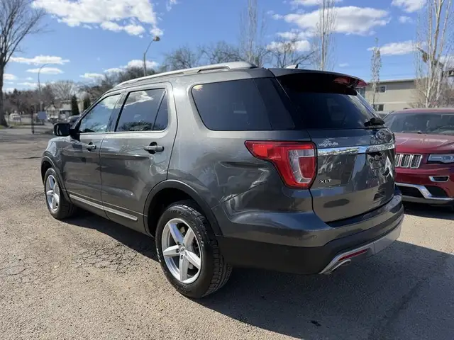 2017 Ford Explorer XLT - Photo 4