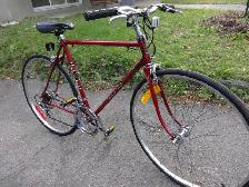 VÉLO FAVORIT DE ROUTE, FAIT EN EUROPE. 27 POUCES. PROPRE.