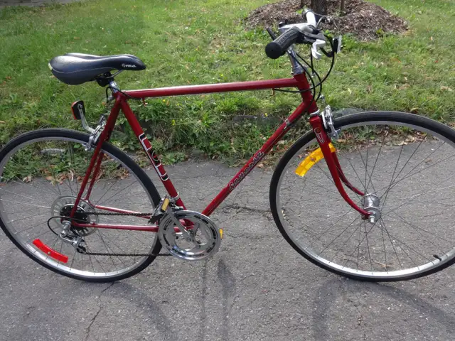 VÉLO FAVORIT DE ROUTE, FAIT EN EUROPE. 27 POUCES. PROPRE. - Photo 2