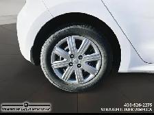 2023 Kia Rio 5-door LX  Heated Front Seats, 8' Touchscreen Displ - Photo 7