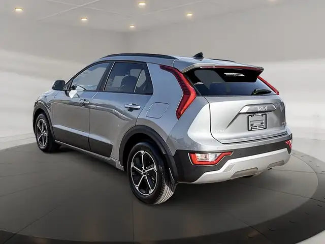 2026 Kia Niro HEV EX Premium efficiency with a premium edge, sma - Photo 4