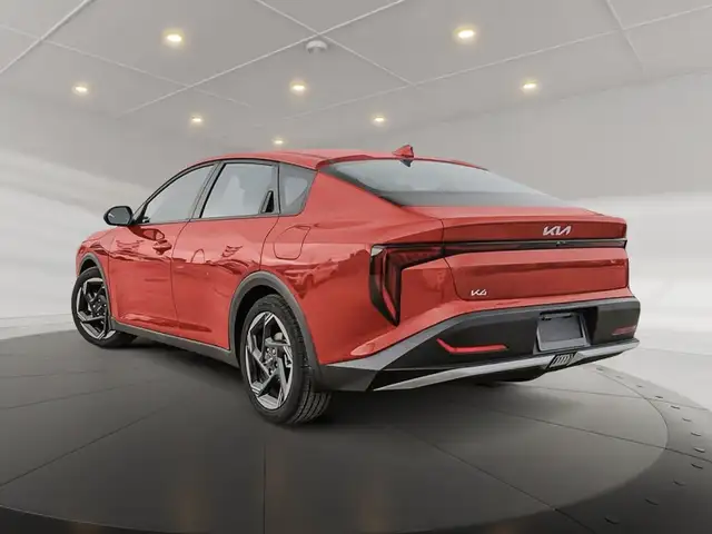 2025 Kia K4 EX premium comfort, advanced safety suite, bold colo - Photo 4