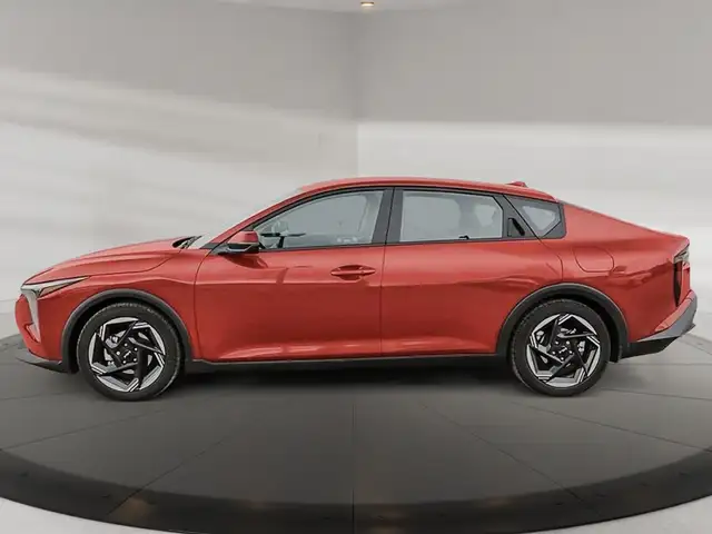2025 Kia K4 EX premium comfort, advanced safety suite, bold colo - Photo 5