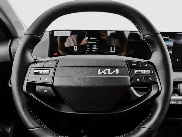 2025 Kia K4 EX premium comfort, advanced safety suite, bold colo - Photo 10