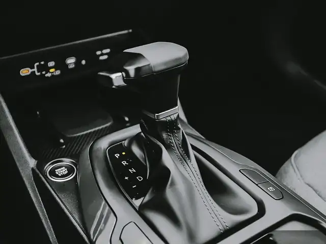 2025 Kia K4 EX premium comfort, advanced safety suite, bold colo - Photo 13