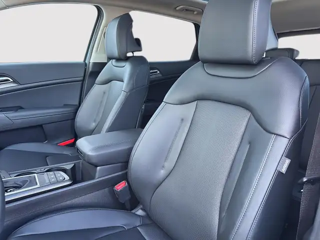 2026 Kia Sportage EX refined design, smart technology, confident - Photo 9