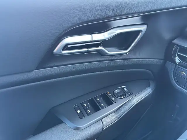 2026 Kia Sportage EX refined design, smart technology, confident - Photo 11