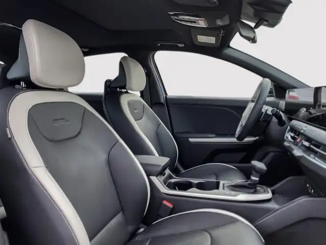 2025 Kia K4 GT-Line Turbo Limited premium feel, sporty edge, tur - Photo 9