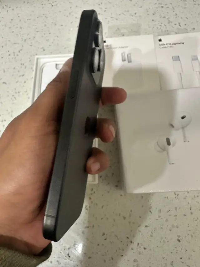 iPhone 15 Pro 128gb 80% batteryAirpods/Fast Charger/Delivery - Photo 3