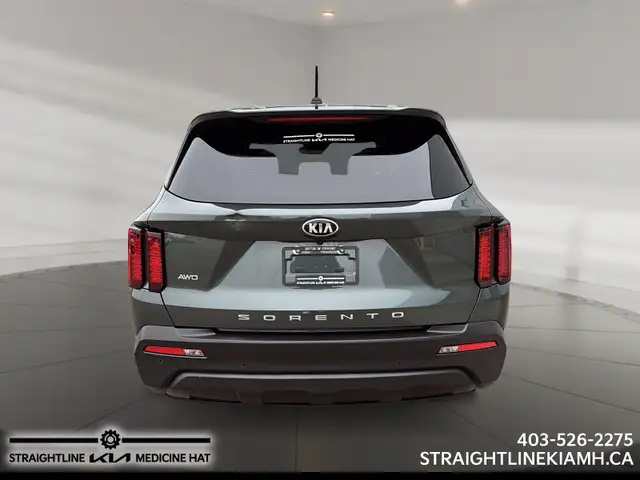 2021 Kia Sorento LX Premium 3-row comfort, spacious interior and - Photo 3