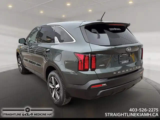 2021 Kia Sorento LX Premium 3-row comfort, spacious interior and - Photo 4