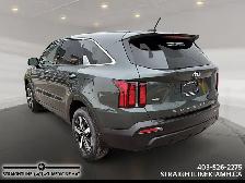 2021 Kia Sorento LX Premium 3-row comfort, spacious interior and - Photo 4