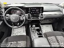 2021 Kia Sorento LX Premium 3-row comfort, spacious interior and - Photo 10