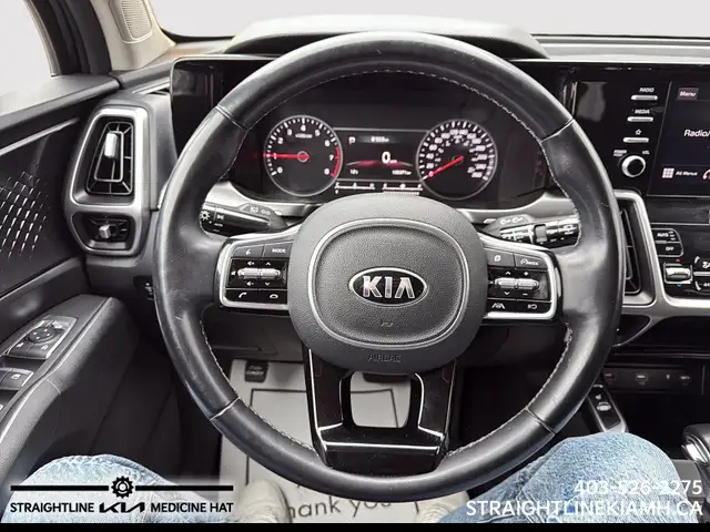 2021 Kia Sorento LX Premium 3-row comfort, spacious interior and - Photo 12