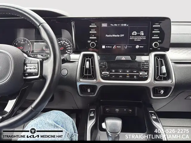 2021 Kia Sorento LX Premium 3-row comfort, spacious interior and - Photo 14