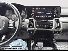 2021 Kia Sorento LX Premium 3-row comfort, spacious interior and - Photo 14