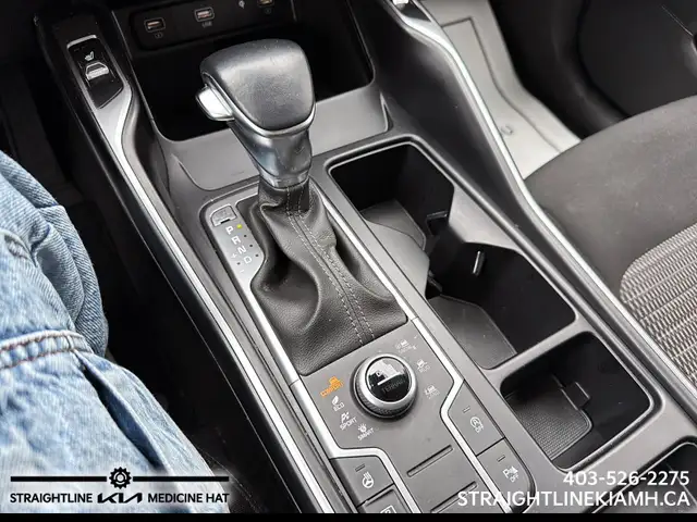 2021 Kia Sorento LX Premium 3-row comfort, spacious interior and - Photo 15