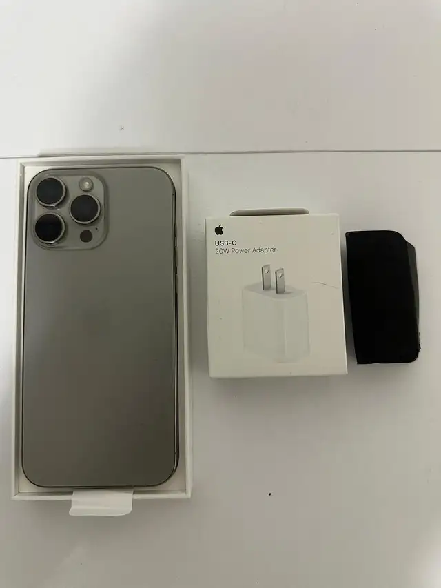 iPhone 16e 128gb Airpods/Fast Charger/Delivery