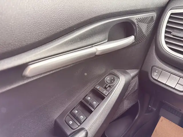 2026 Kia Seltos LX FWD confidence in every drive, smart safety, - Photo 11