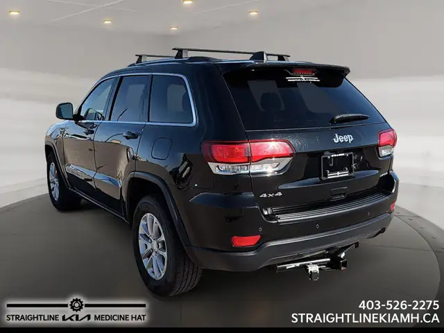 2021 Jeep Grand Cherokee Laredo spacious interior, confident sty - Photo 4