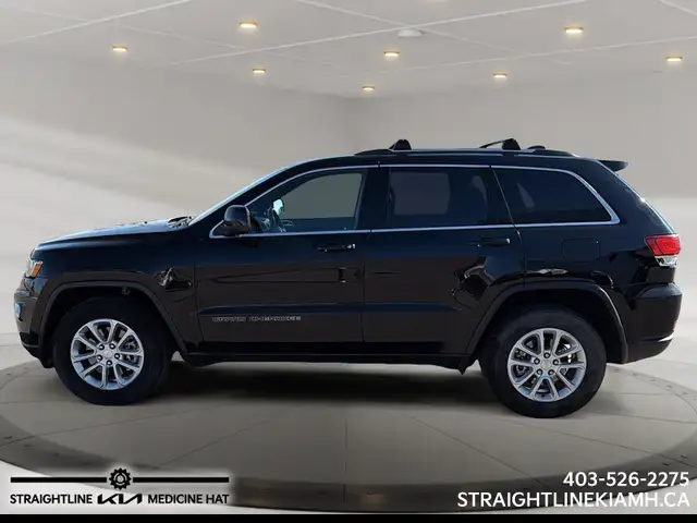 2021 Jeep Grand Cherokee Laredo spacious interior, confident sty - Photo 5